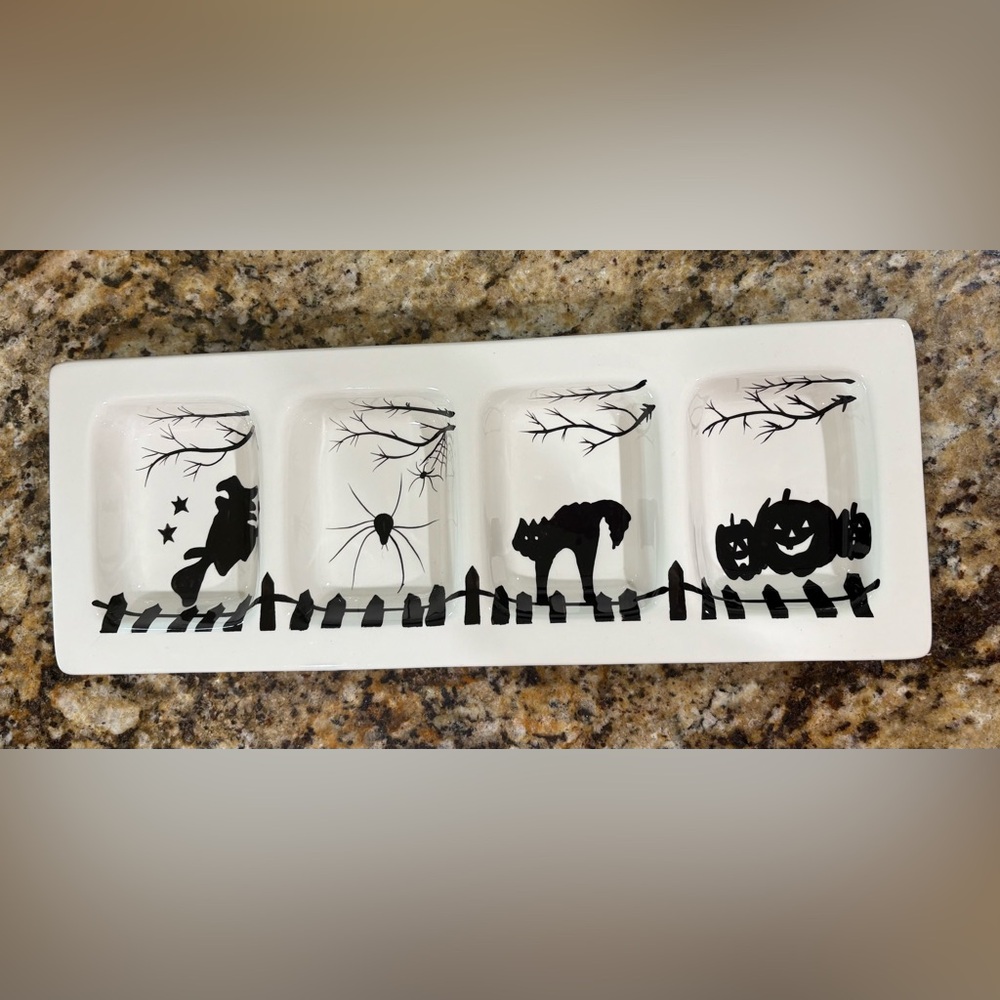 Halloween Themed Rectangular Tray
-divided dish 19”X 7” 
Color: white and black